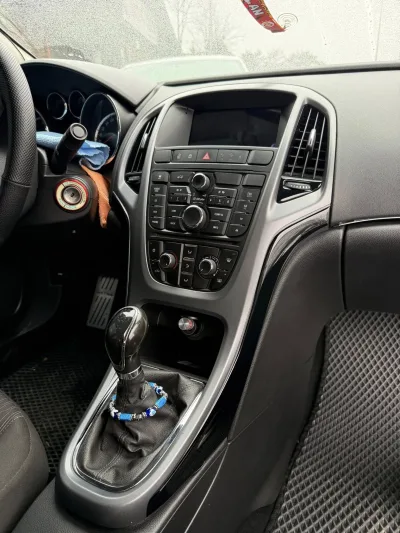 Opel Astra J