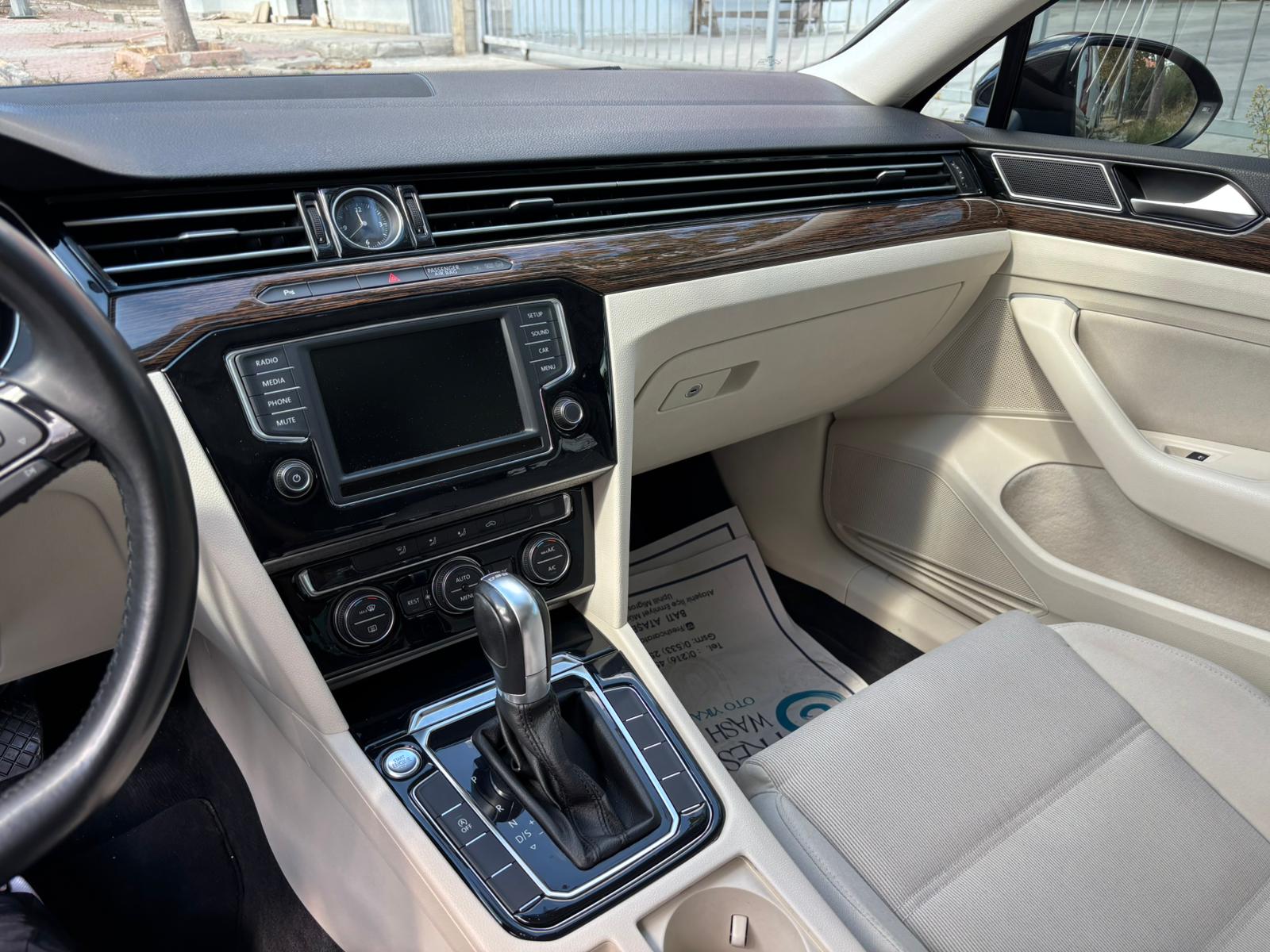 Volkswagen Passat B8 Piano Black Koyu Meşe Full Set Maun Kaplama