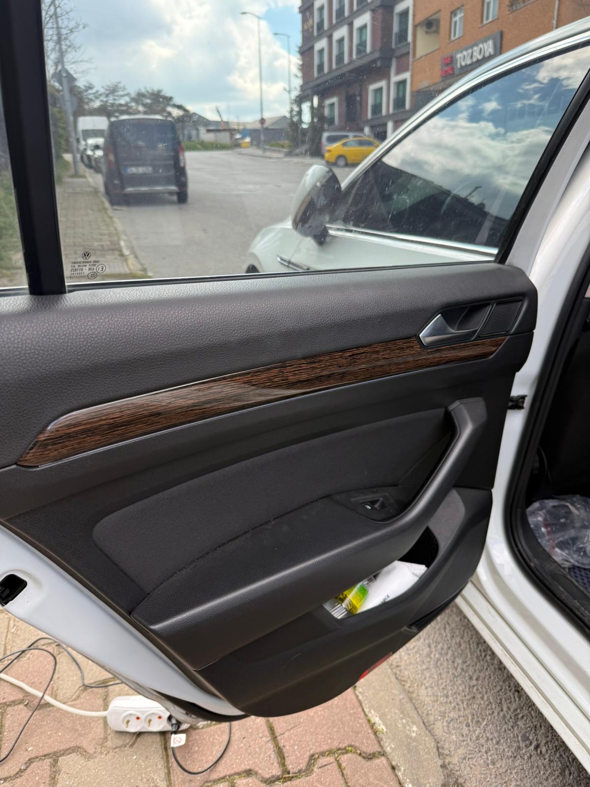 Volkswagen Passat B8.5 Piano Black Koyu Meşe Full Set  Maun Kaplama