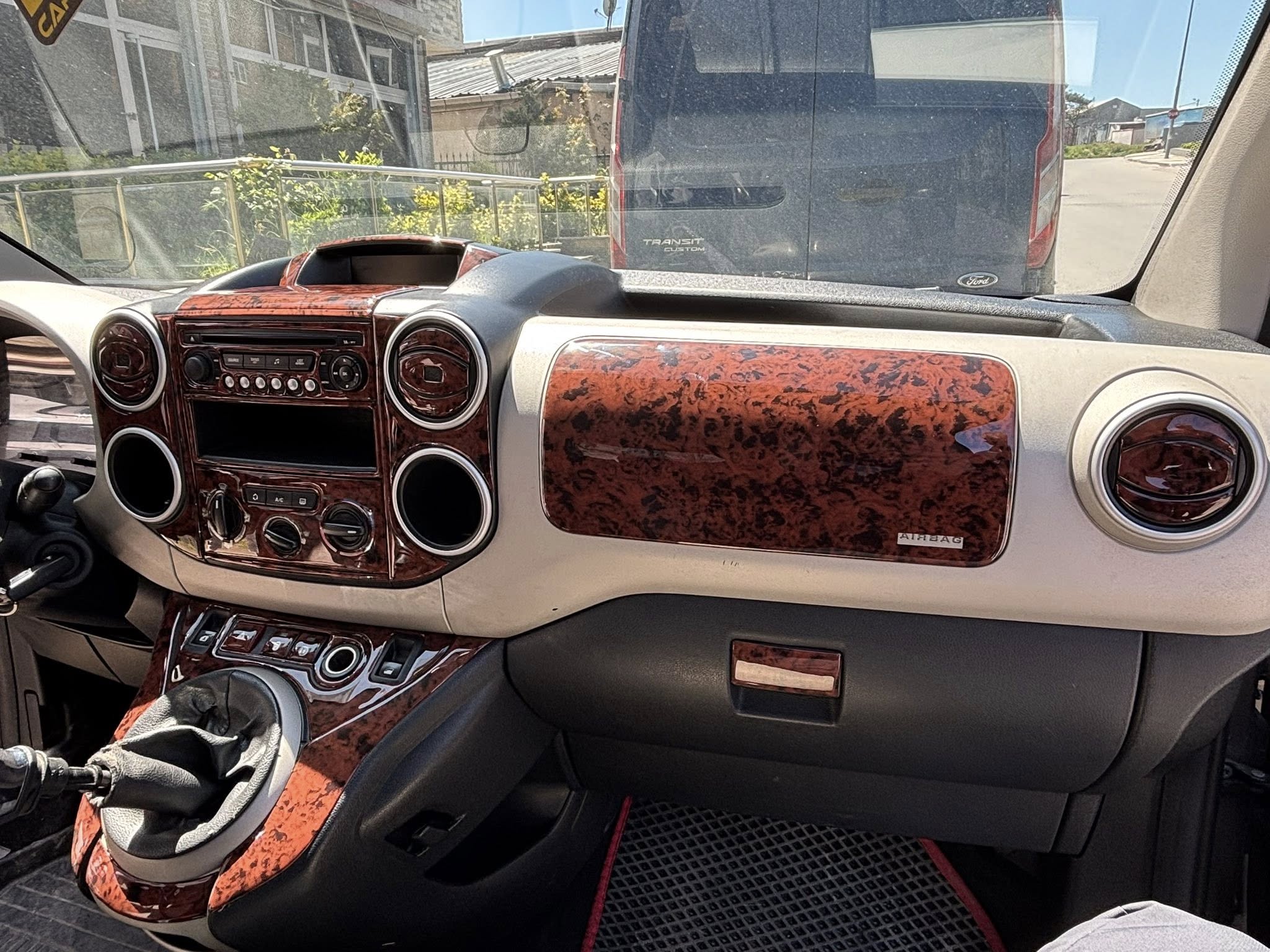 Peugeot Partner - Berlingo Maun Renk Maun Kaplama (Airbag Yeri Dahil)