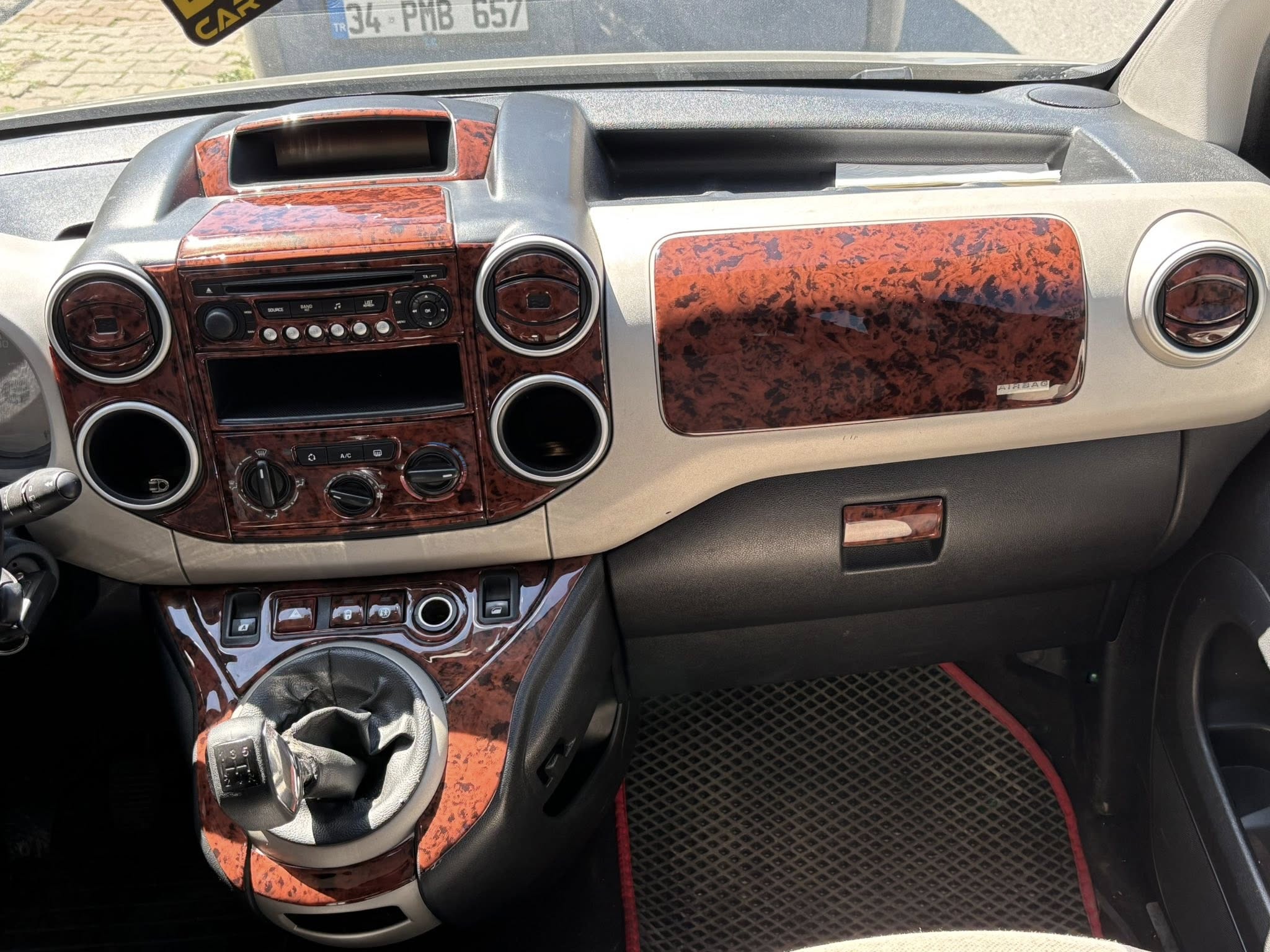 Peugeot Partner - Berlingo Maun Renk Maun Kaplama (Airbag Yeri Dahil)