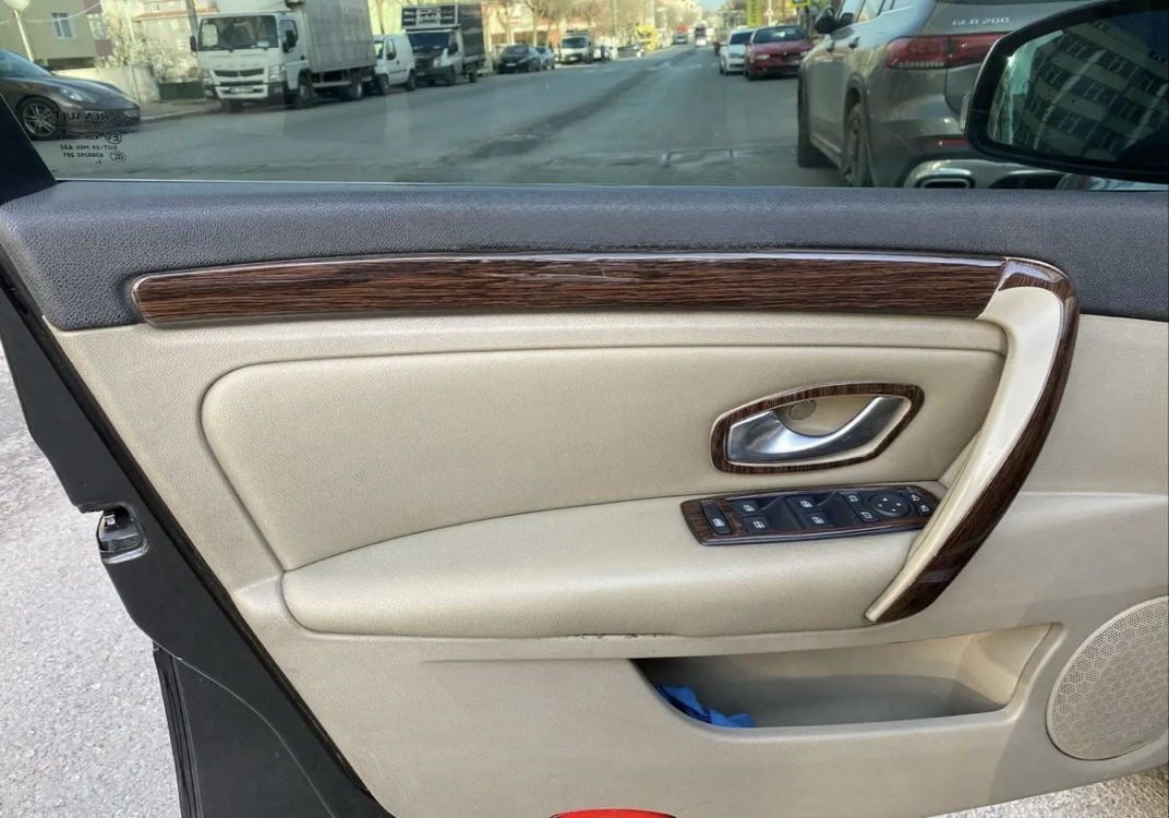 Renault Laguna 3 Koyu Meşe Maun Kaplama