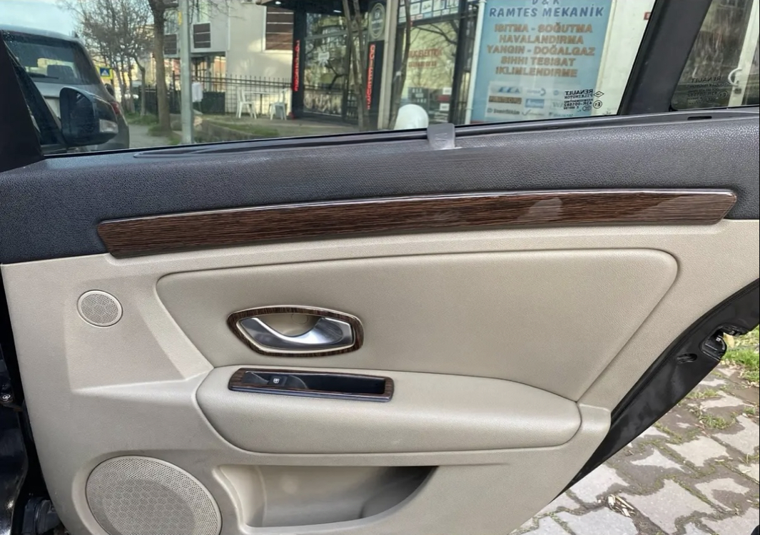 Renault Laguna 3 Koyu Meşe Maun Kaplama