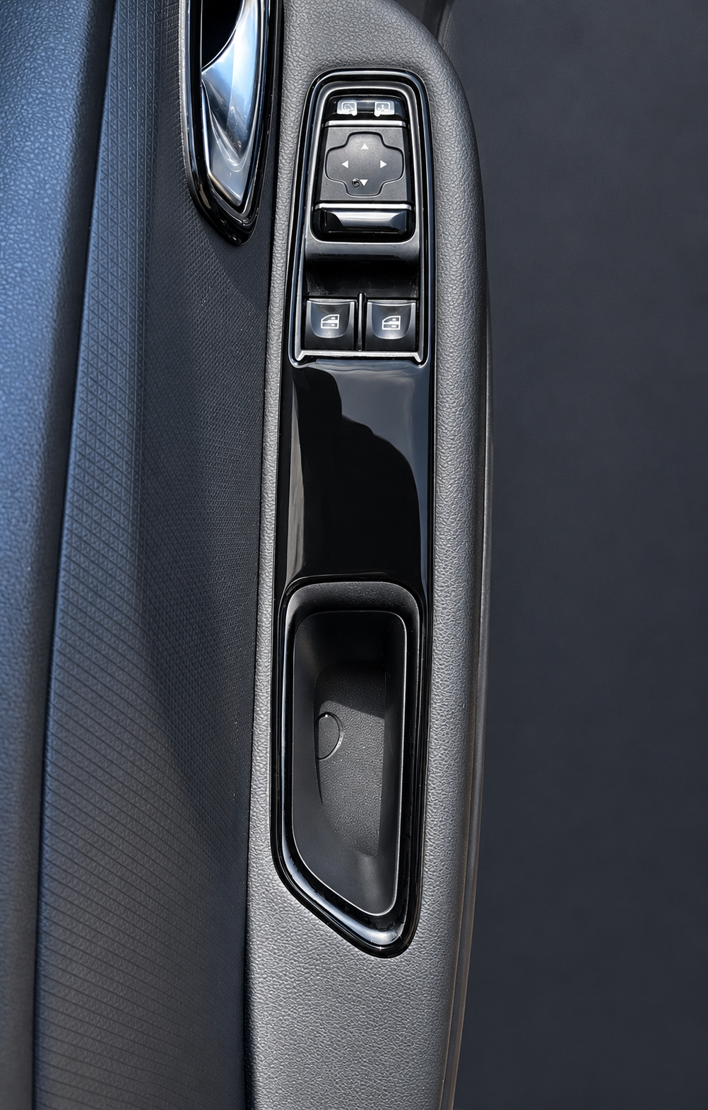 Renault Clio 4 Yeni Model  Kapı  Cam Açma Yerleri Piano Black Parlak Siyah Maun Kaplama